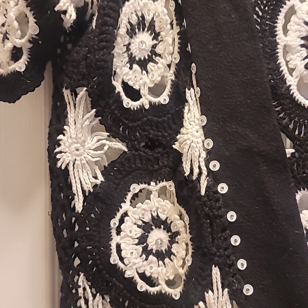 JUST B Black and White Crocheted Cardigan Tie Front, Sz Large - Picture 3 of 9